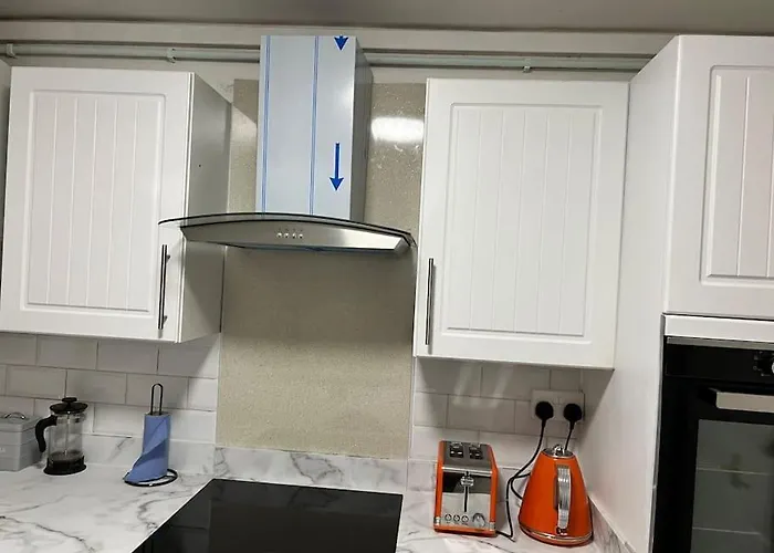 2 Bed Solihull Near Nec Airport, Jlr, Resort Wrld