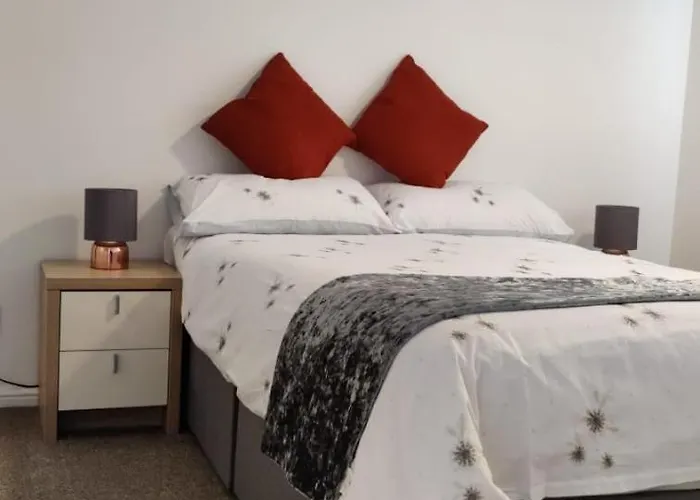 2 Bed Solihull Near Nec Airport, Jlr, Resort Wrld