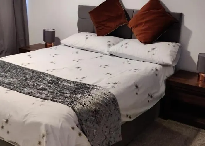 2 Bed Solihull Near Nec Airport, Jlr, Resort Wrld