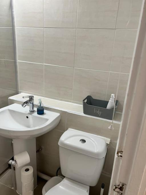 2 Bed Near Nec Airport, Jlr, Wrld Apartment