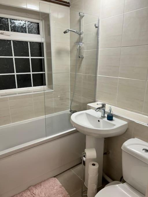 2 Bed Near Nec Airport, Jlr, Wrld Solihull