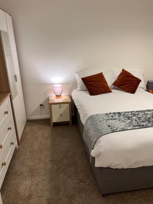 2 Bed Near Nec Airport, Jlr, Wrld Apartment Solihull