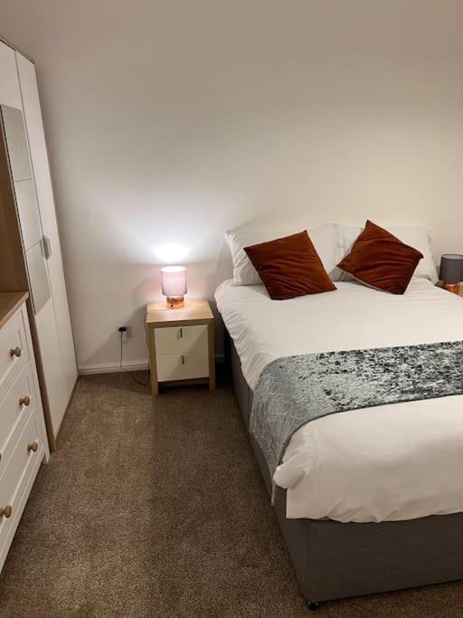 2 Bed Near Nec Airport, Jlr, Wrld Apartment Solihull
