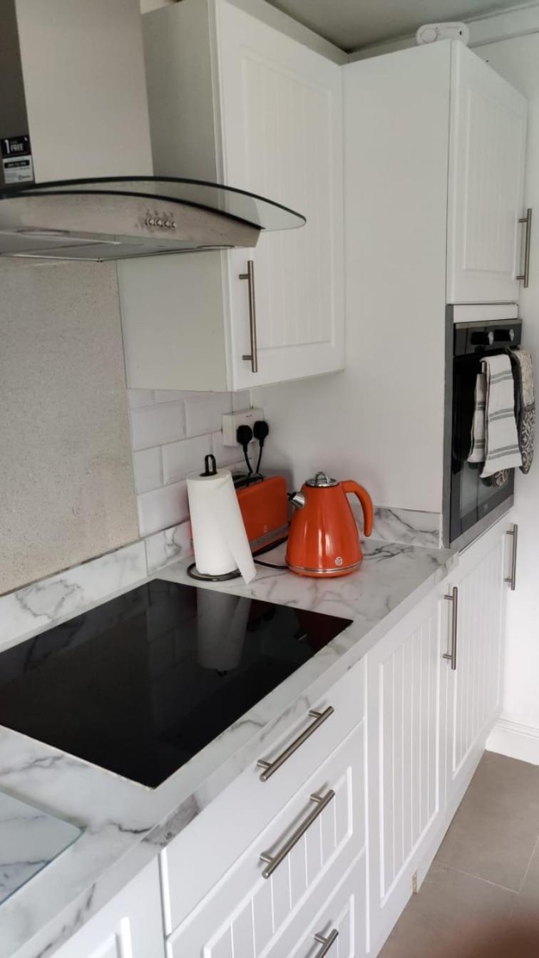 2 Bed Near Nec Airport, Jlr, Wrld Apartment Solihull