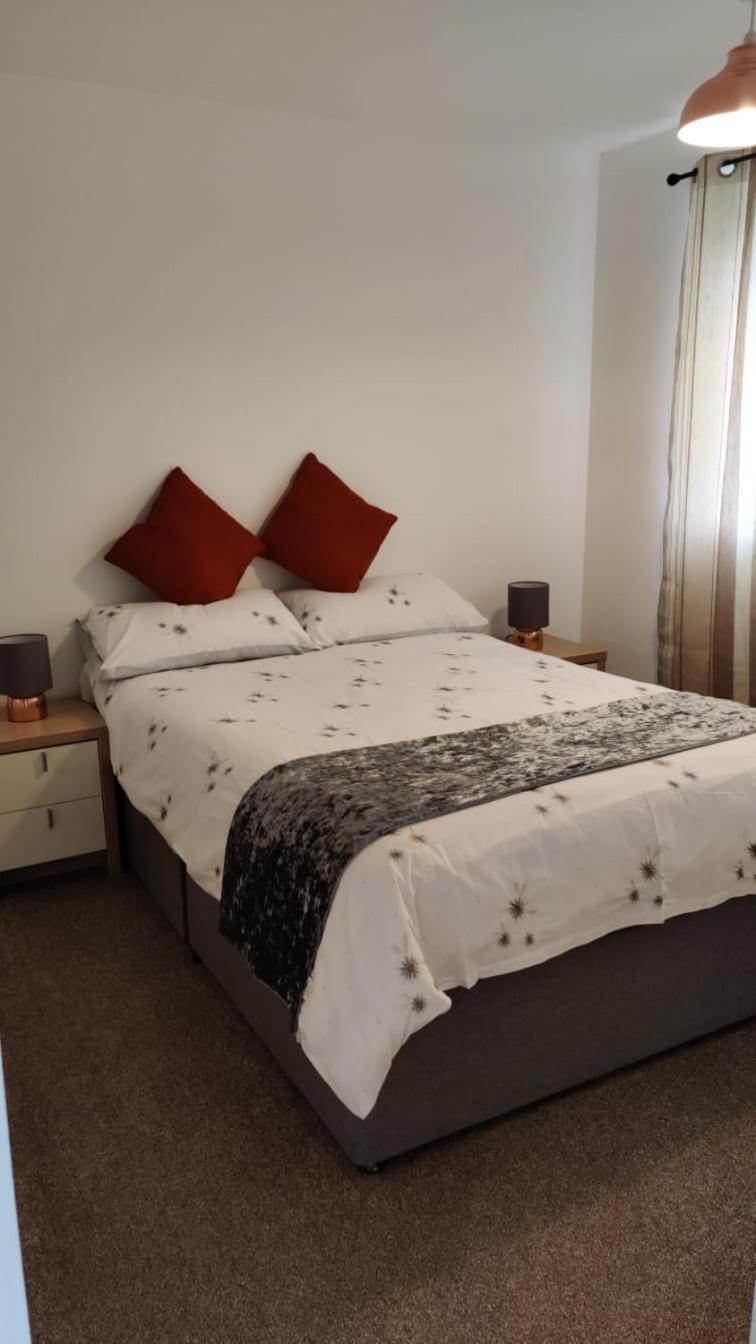 2 Bed Near Nec Airport, Jlr, Wrld