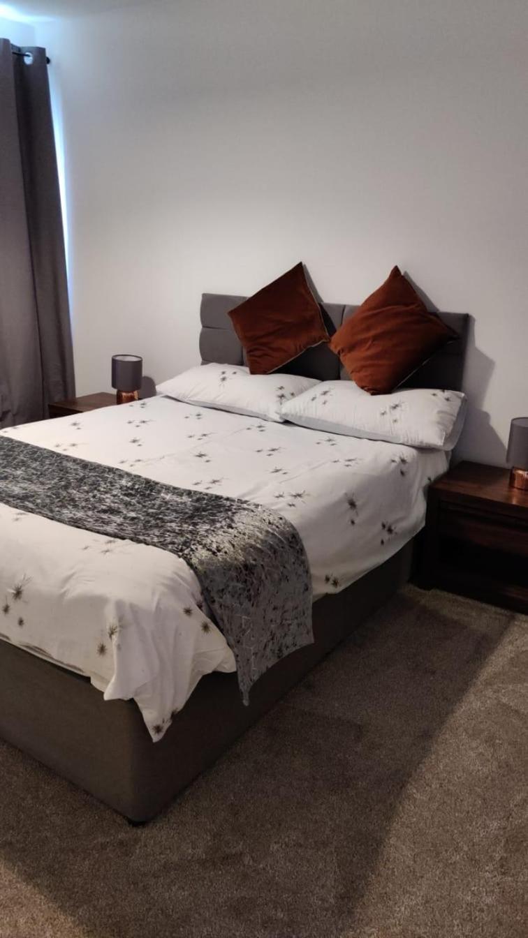 2 Bed Near Nec Airport, Jlr, Wrld Apartment *